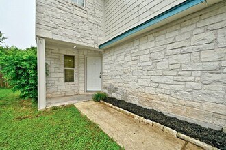 2320 Riddle Rd in Austin, TX - Building Photo - Building Photo