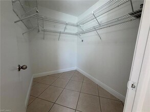 1392 Churchill Cir in Naples, FL - Foto de edificio - Building Photo