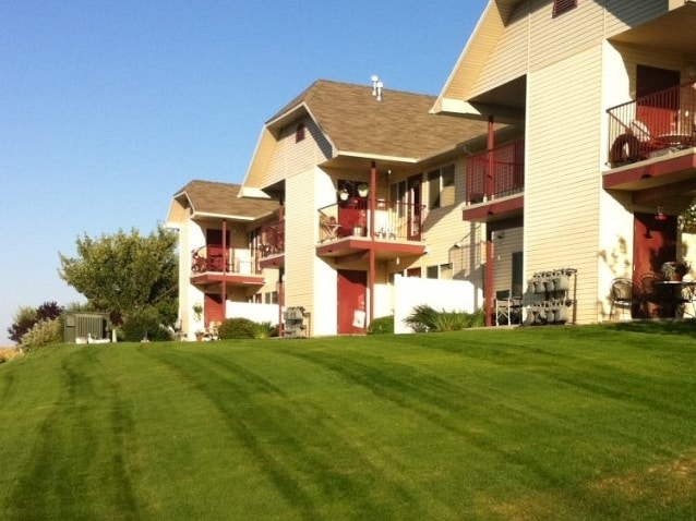 Troon Apartments in Lewiston, ID - Building Photo