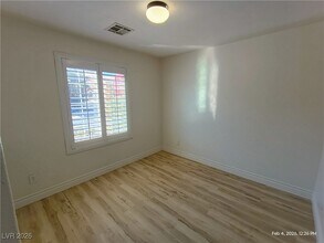 674 Iron Bridge St in Las Vegas, NV - Building Photo - Building Photo