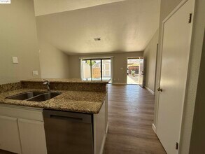 916 Villa Terrace in Brentwood, CA - Building Photo - Building Photo