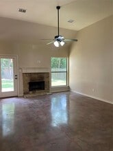 230 Hollywood Dr in Conroe, TX - Building Photo - Building Photo