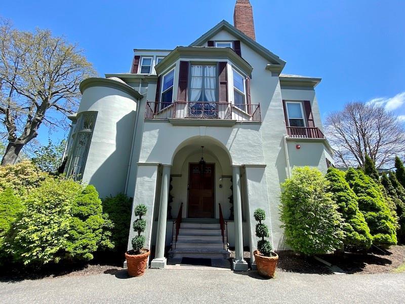 96 Rhode Island Ave in Newport, RI - Building Photo