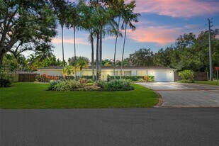 8260 SW 95th St in Miami, FL - Building Photo