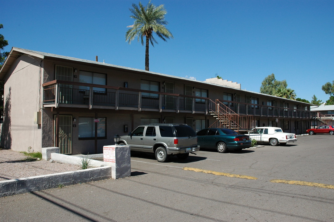 The Vines in Phoenix, AZ - Building Photo