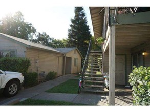 1136 W 1st St in Chico, CA - Building Photo - Building Photo