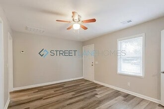 108 Parkway Dr in Warner Robins, GA - Foto de edificio - Building Photo