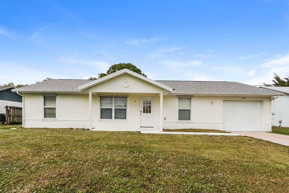 237 SW Pisces Terrace in Port St. Lucie, FL - Building Photo