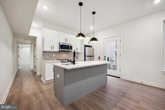 911 S 51st St, Unit 2 in Philadelphia, PA - Building Photo - Building Photo