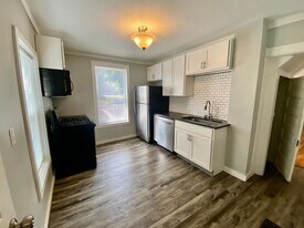 800 Clancy Ave NE in Grand Rapids, MI - Building Photo