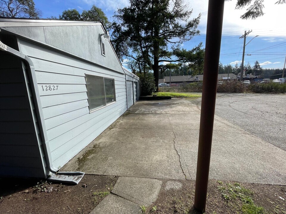 12827 Glenwood Ave SW in Tacoma, WA - Building Photo