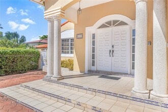 3750 Sheridan Ave in Miami Beach, FL - Building Photo - Building Photo