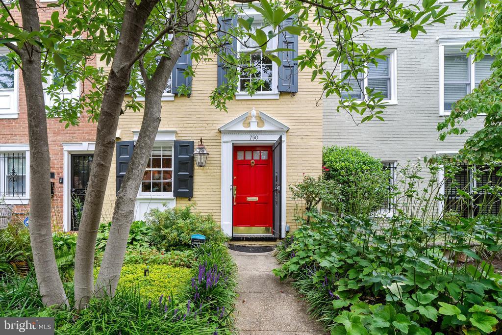 750 9th St SE in Washington, DC - Building Photo