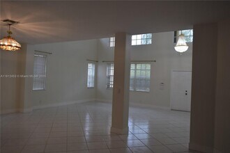 991 Crestview Cir in Weston, FL - Building Photo - Building Photo