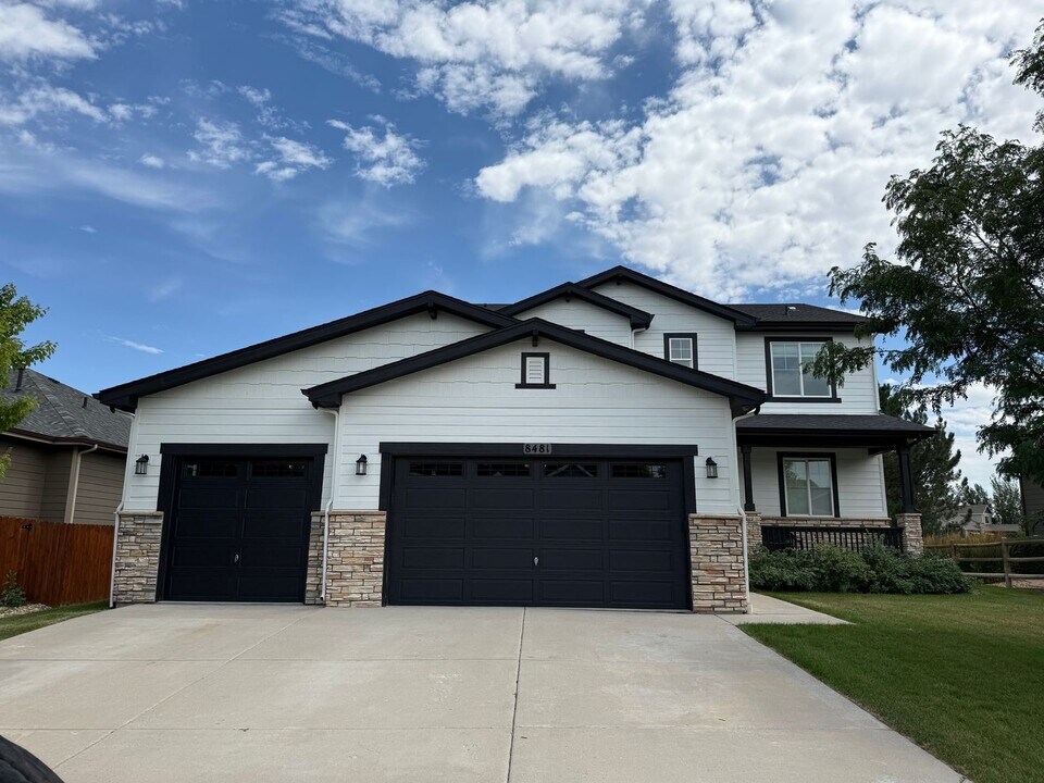 8481 Allenbrook Dr in Windsor, CO - Building Photo