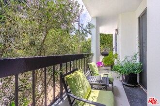 9033 Vista Grande St in West Hollywood, CA - Building Photo - Building Photo
