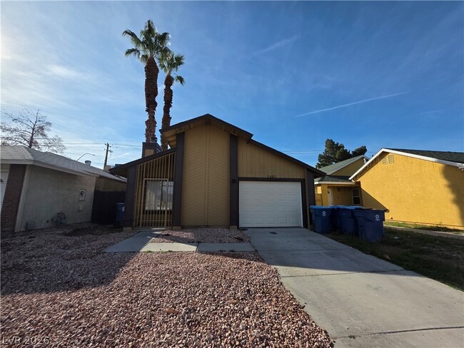 5483 Requa Ave in Las Vegas, NV - Building Photo - Building Photo