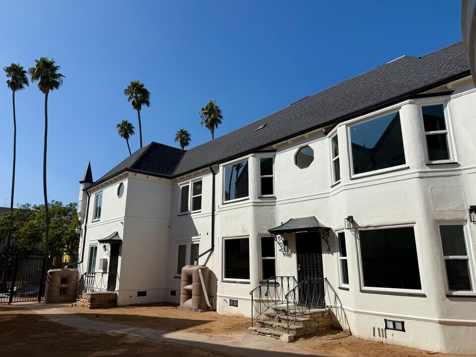 1036 Westmoreland Ave in Los Angeles, CA - Building Photo