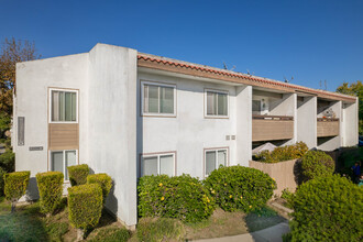 2511 W Sunflower Ave in Santa Ana, CA - Building Photo - Building Photo