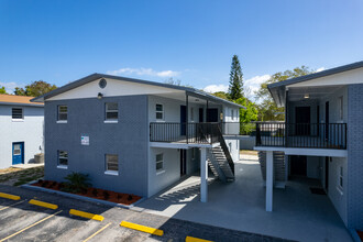 Indian River Shores Apartments in Titusville, FL - Foto de edificio - Building Photo