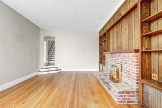 21 Sunset Ave in Glen Cove, NY - Building Photo - Building Photo