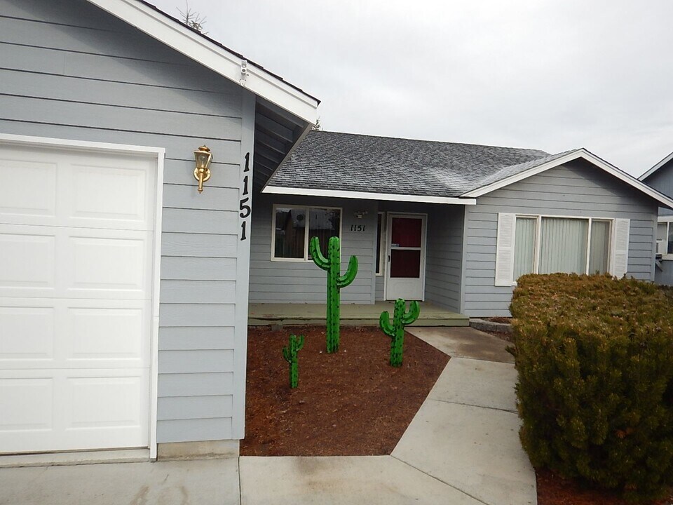 1151 SE 4th St in Prineville, OR - Building Photo