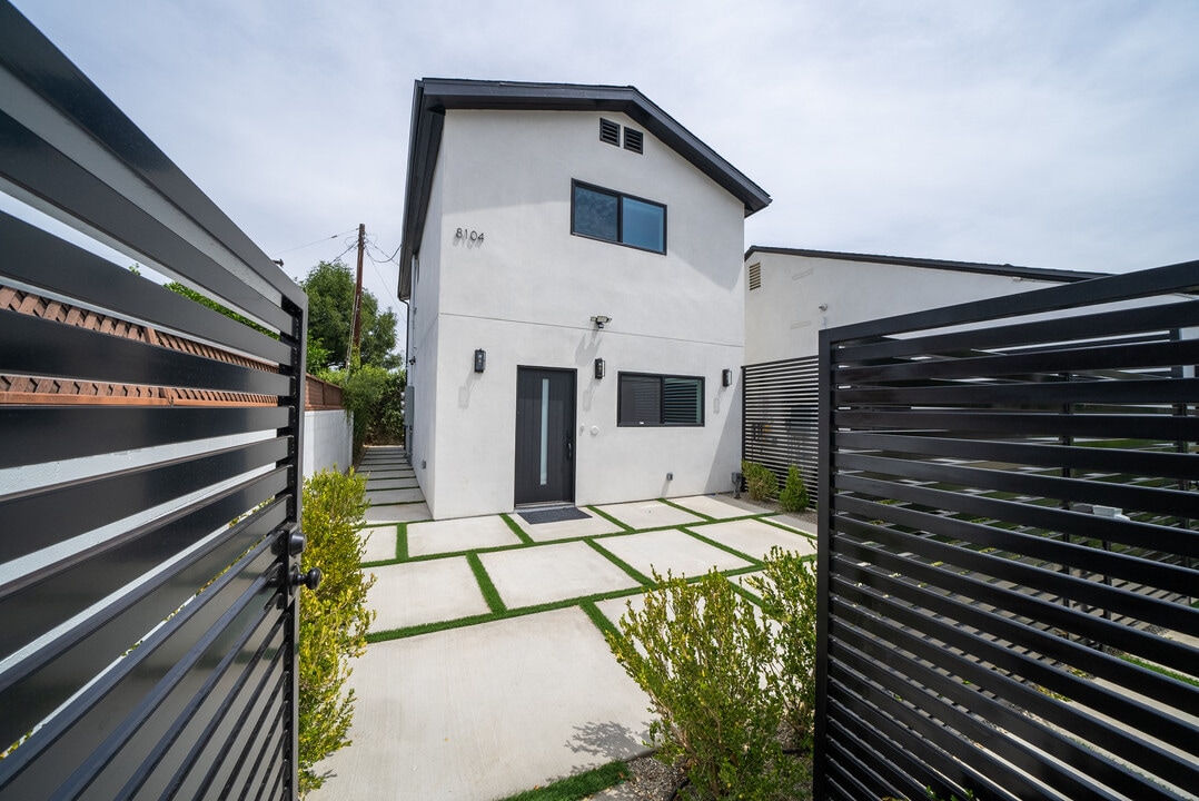 8104 Paso Robles Ave in Los Angeles, CA - Building Photo