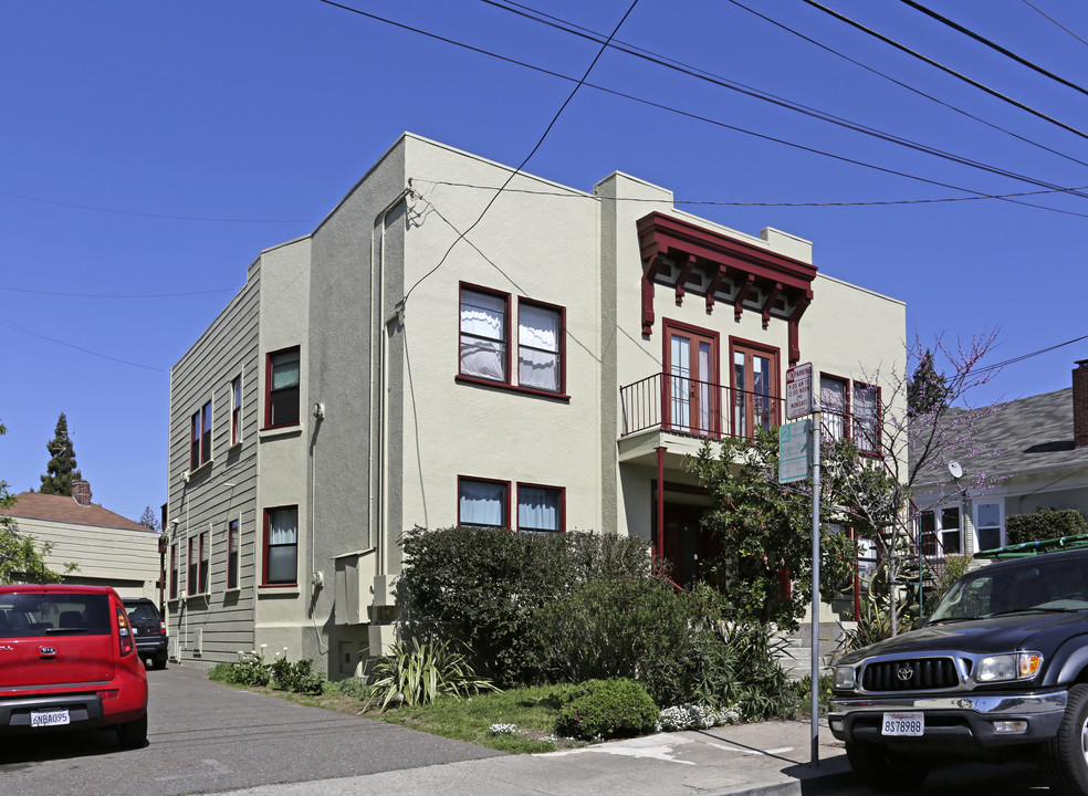 4111 Montgomery St in Oakland, CA - Building Photo