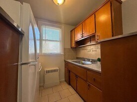 6536 Crescentville Rd in Philadelphia, PA - Building Photo