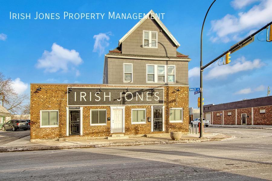 1305 Bailey Ave in Buffalo, NY - Building Photo