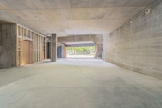 6332 Sherbrooke Rue O in Montréal, QC - Building Photo - Interior Photo