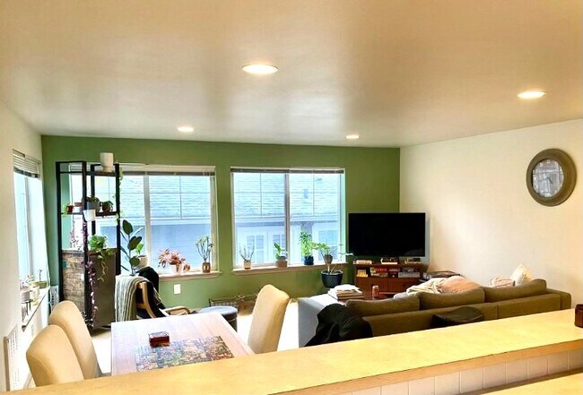 7543 11th Ave NE #B in Seattle, WA - Building Photo - Building Photo