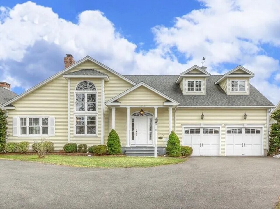 5530 Main St in Trumbull, CT - Building Photo