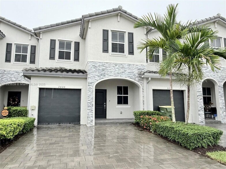2620 SE 11th Ct in Homestead, FL - Foto de edificio