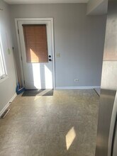 9 Railroad St in East Dundee, IL - Foto de edificio - Building Photo