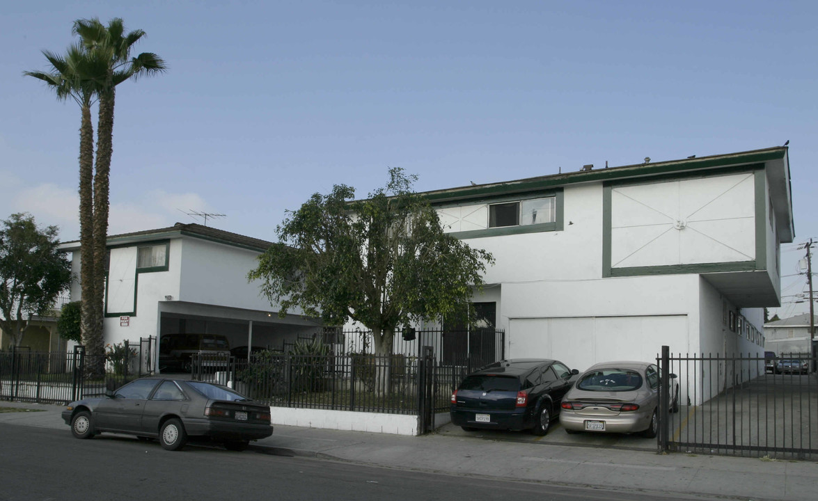 11801 Berendo Ave in Los Angeles, CA - Building Photo