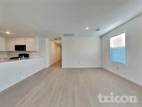 1624 Parlier St in McKinney, TX - Foto de edificio - Building Photo