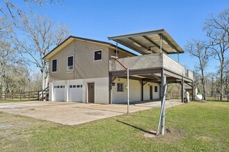 6503 Wickwillow Ln in Alvin, TX - Building Photo - Building Photo