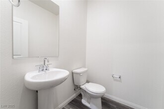 1017 Gentle Swan in Henderson, NV - Building Photo - Building Photo