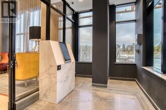 395 Dundas St W in Oakville, ON - Building Photo - Building Photo