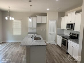 7327 Neal Rd in Charlotte, NC - Building Photo - Building Photo