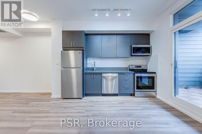 876-876 Bloor St W in Toronto, ON - Building Photo - Building Photo