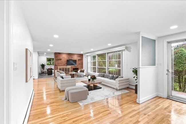 253 Linden St in Waltham, MA - Building Photo - Building Photo