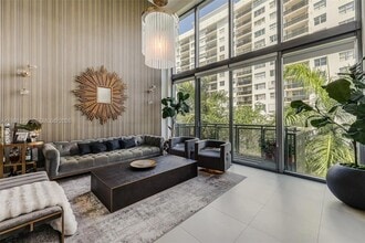 6000 Collins Ave, Unit 523 in Miami Beach, FL - Building Photo - Building Photo