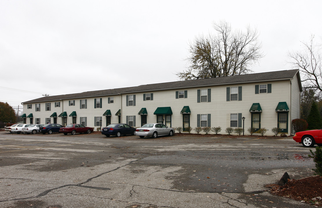 Adelle Place in Shelby, OH - Foto de edificio