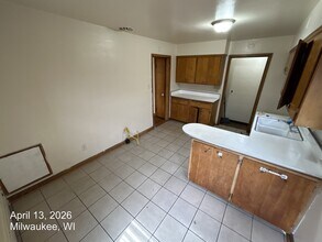 6255 W Leon Ter in Milwaukee, WI - Foto de edificio - Building Photo