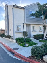 8929 Arlingdale Way in Spring Valley, CA - Foto de edificio - Building Photo