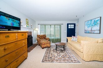 169 Capes Trail in Barnstable, MA - Foto de edificio - Building Photo