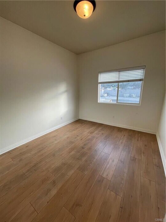 4612 Vista Del Monte Ave in Los Angeles, CA - Building Photo