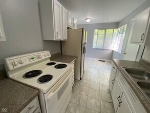 77 W Westfield Blvd in Indianapolis, IN - Building Photo - Building Photo